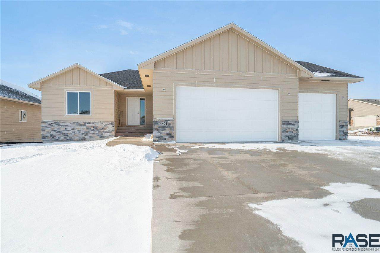 3913 Home Plate Ave - Photo 1