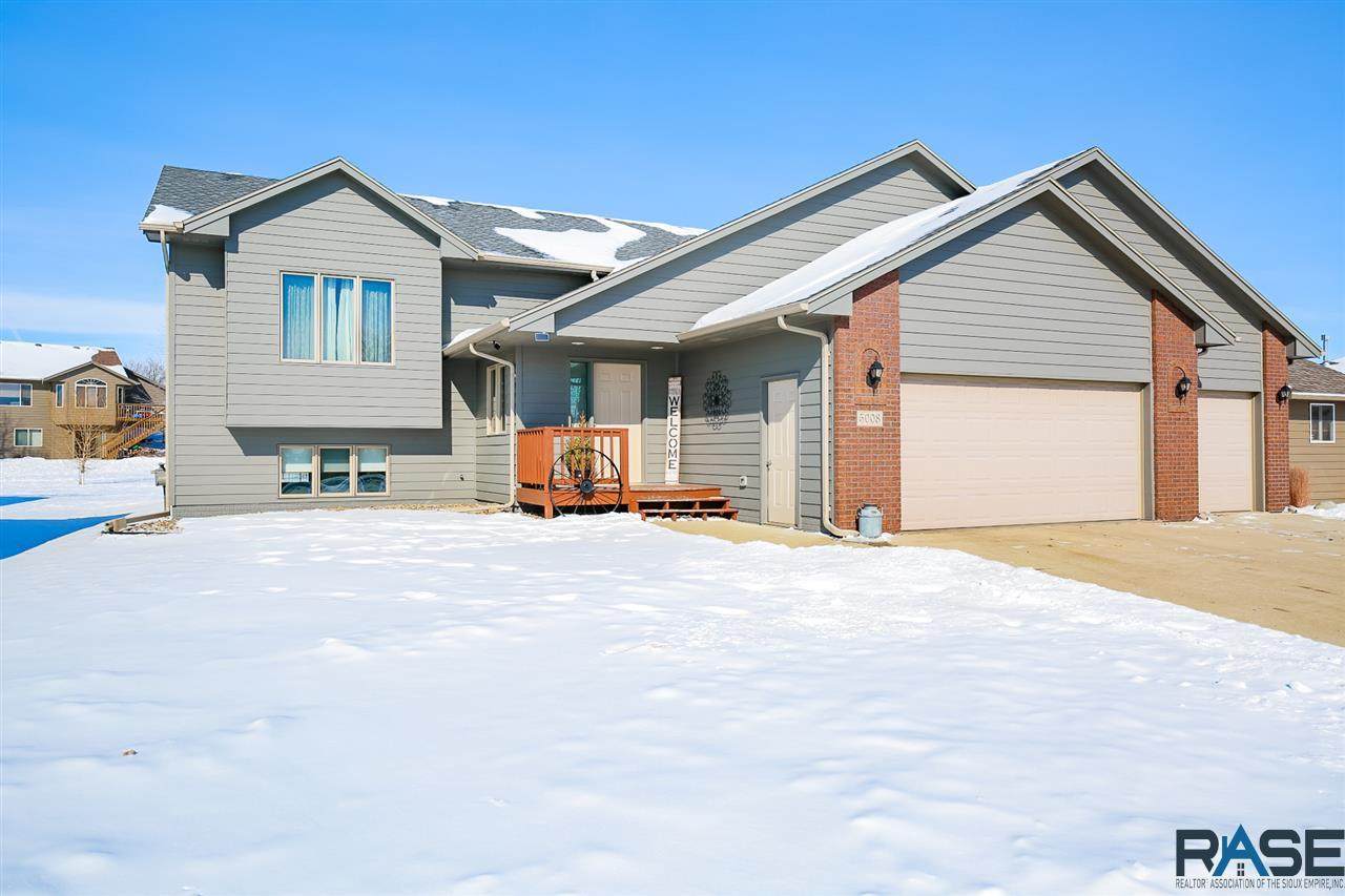 5008 Tiger Lilly St - Photo 1