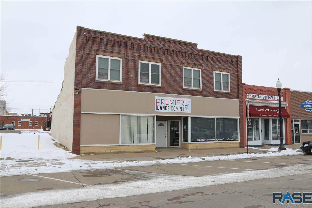 321 Douglas Ave - Photo 1