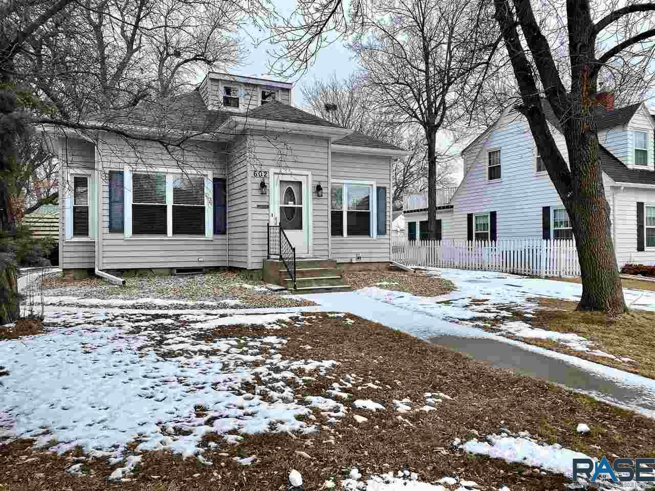 602 5th Ave - Photo 1