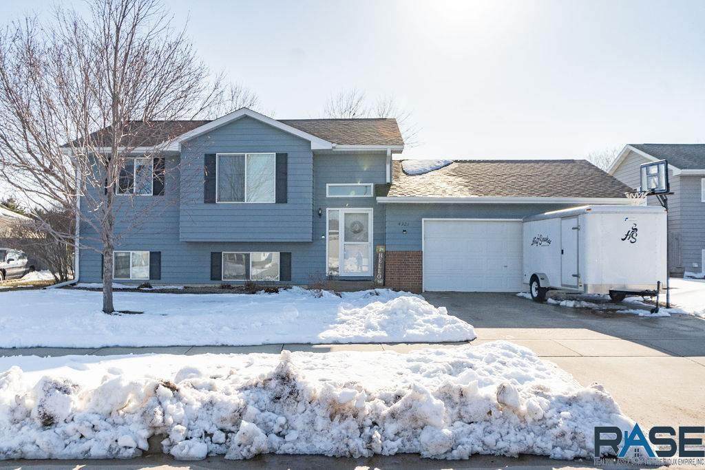4321 Peacock Ave - Photo 1