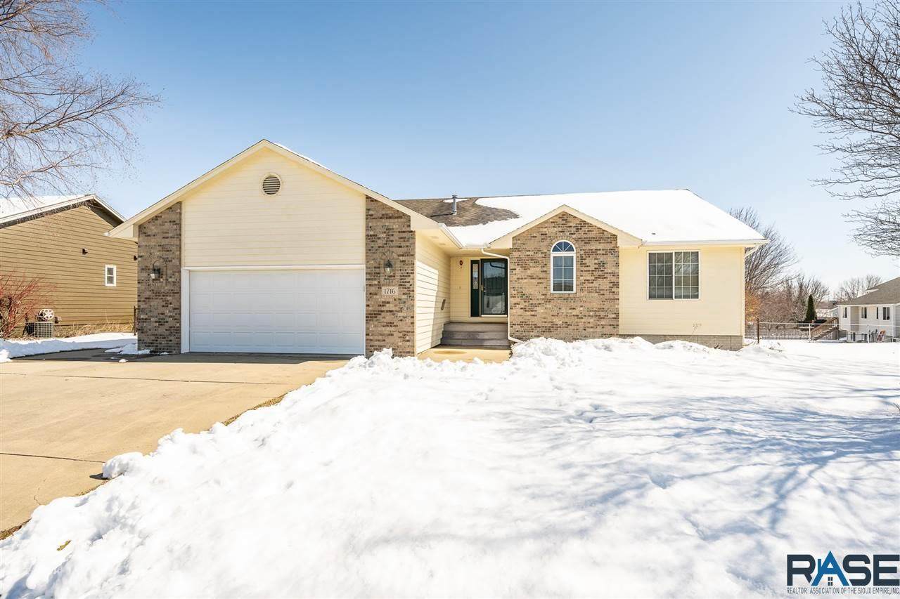 1716 Paisley Ln - Photo 1