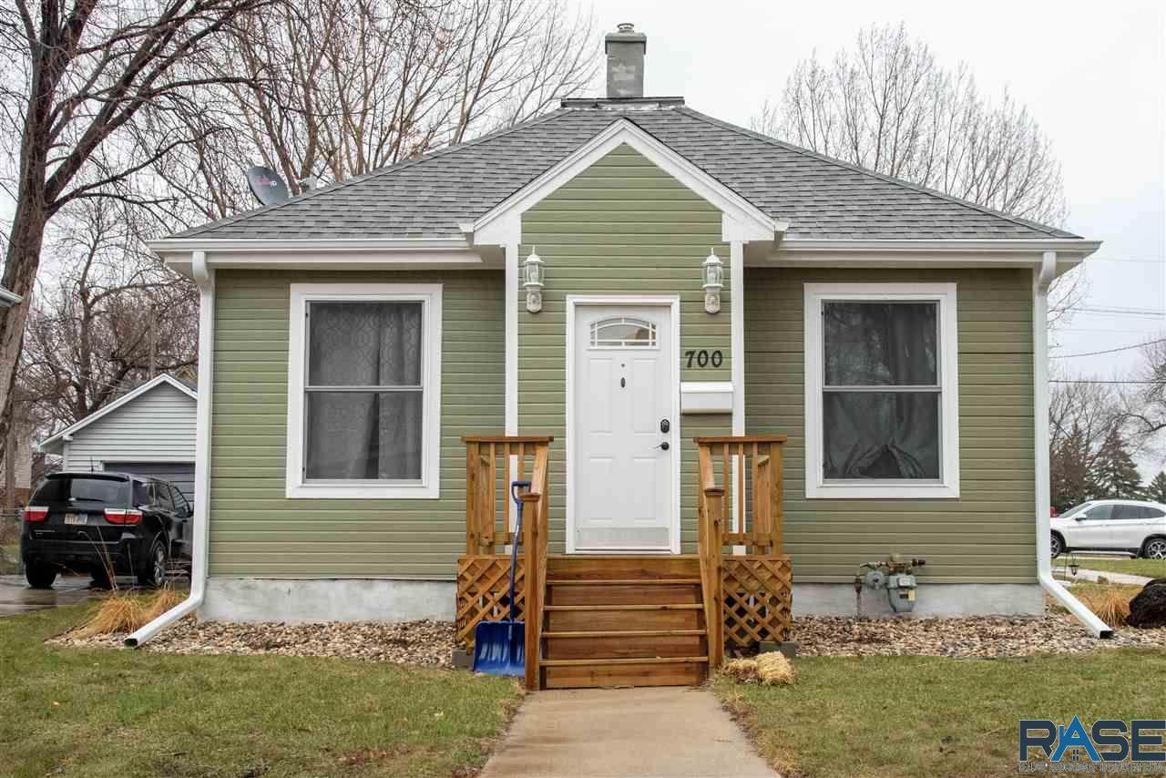 700 Summit Ave - Photo 1