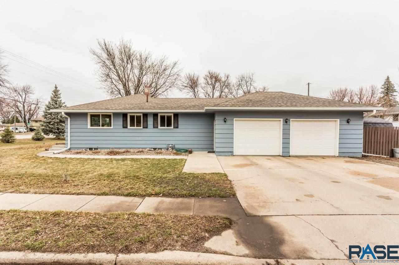 1304 Sycamore Ave - Photo 1