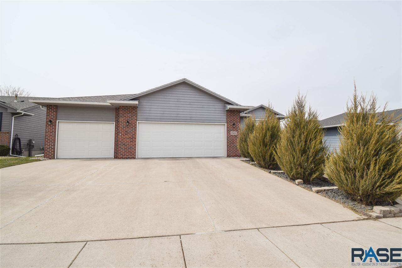 2501 Wright Ave - Photo 1