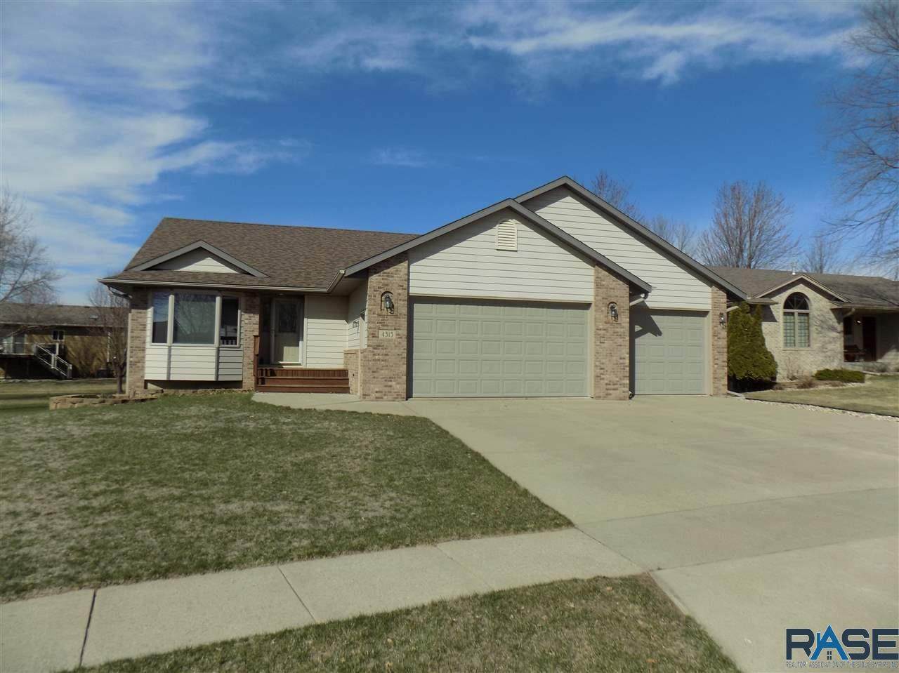 4315 Cathedral Ave - Photo 1