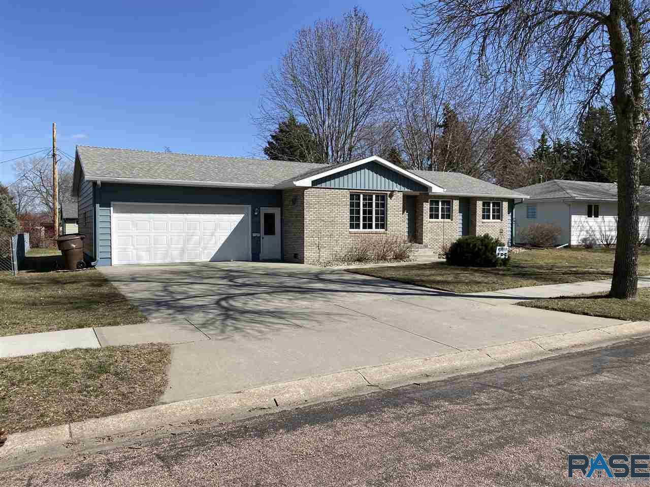516 Anderson St - Photo 1