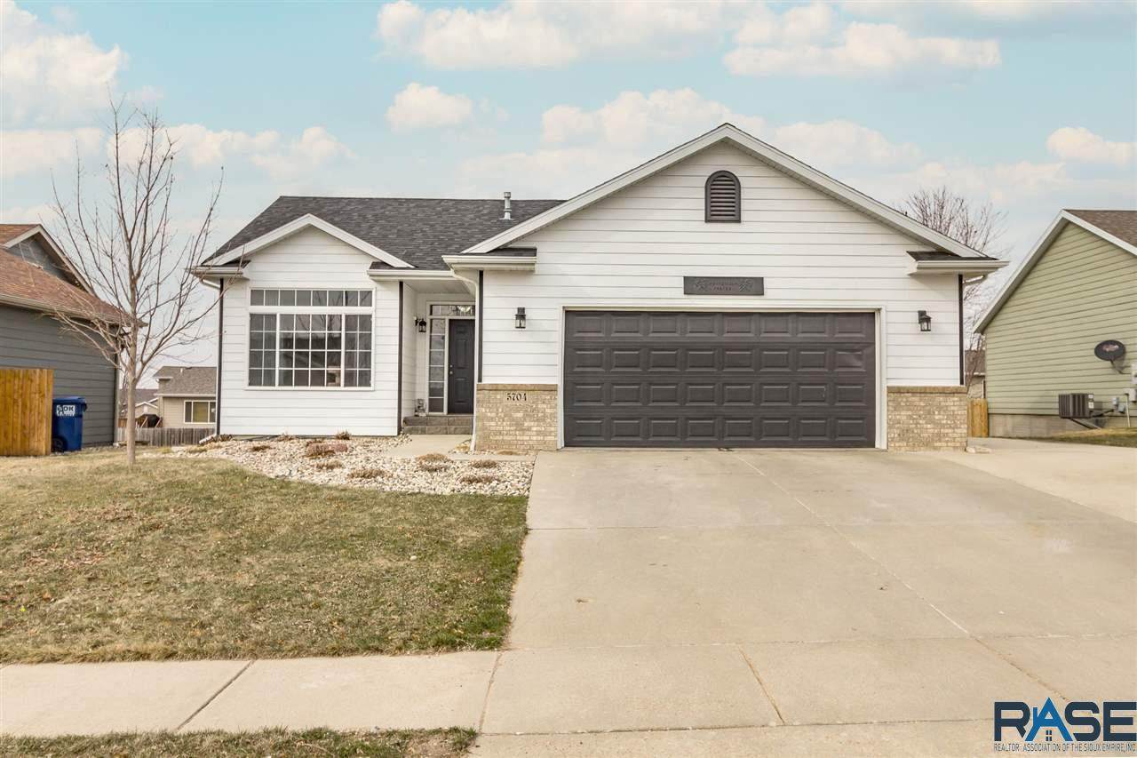5704 Boxwood St - Photo 1