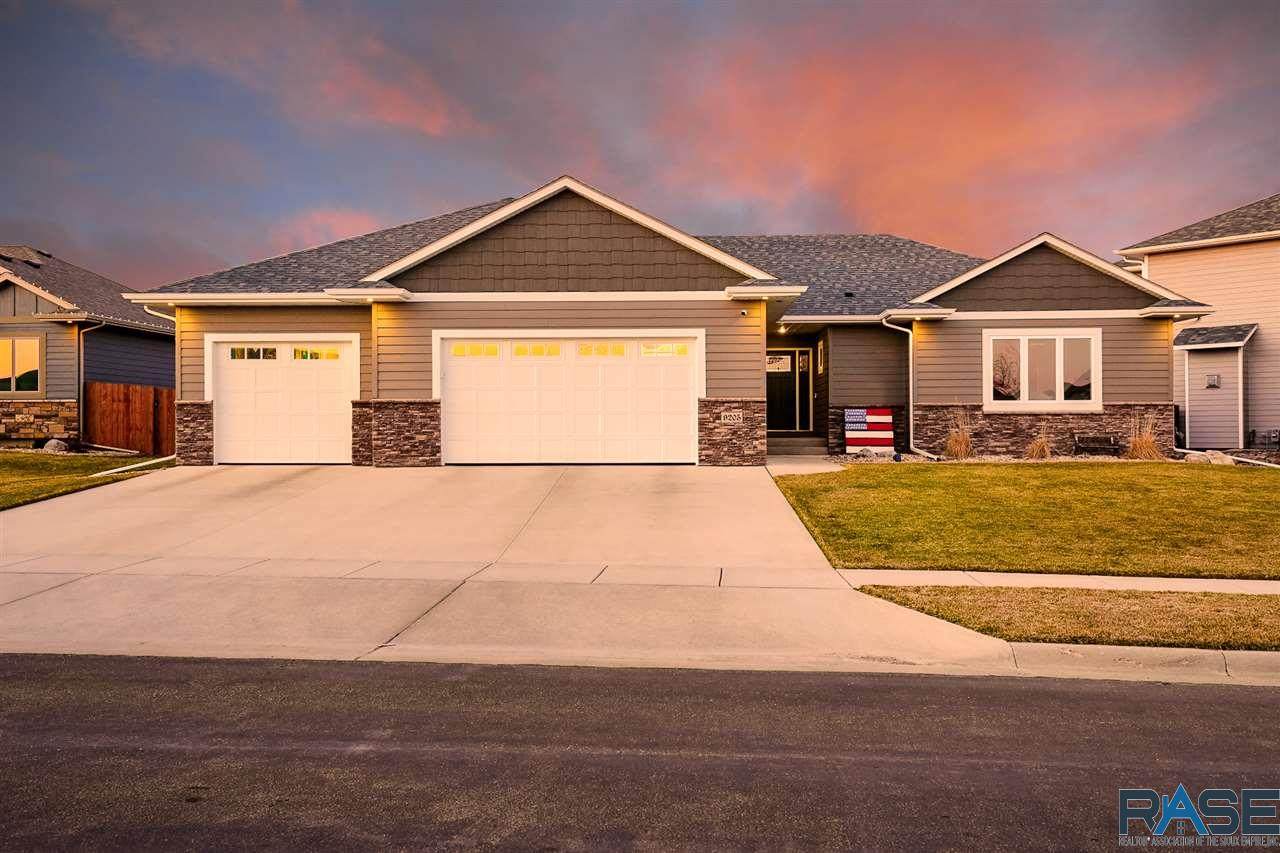 9205 Kingfisher Cir - Photo 1