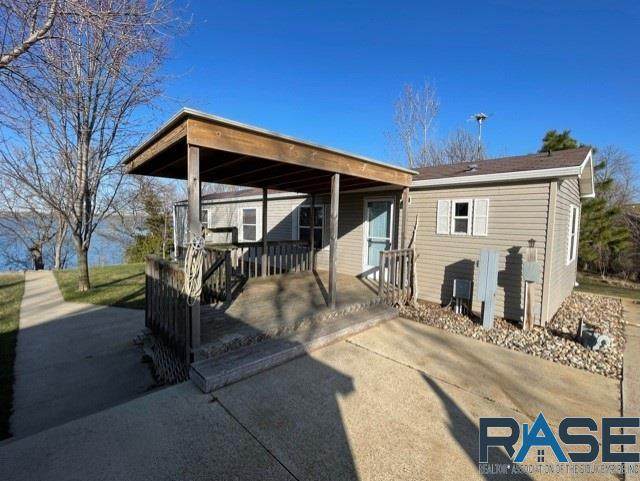6371 Fischers Ln - Photo 1