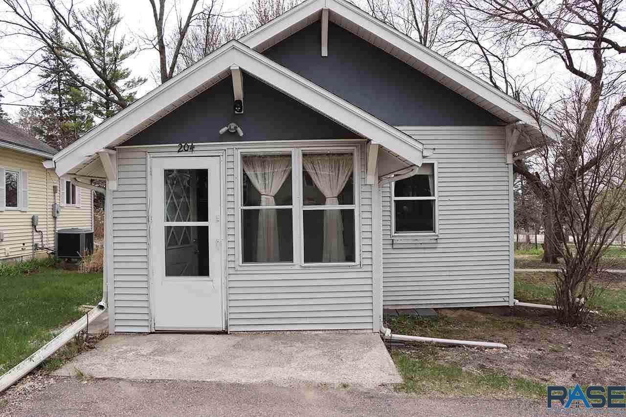 204 Circle Dr - Photo 1