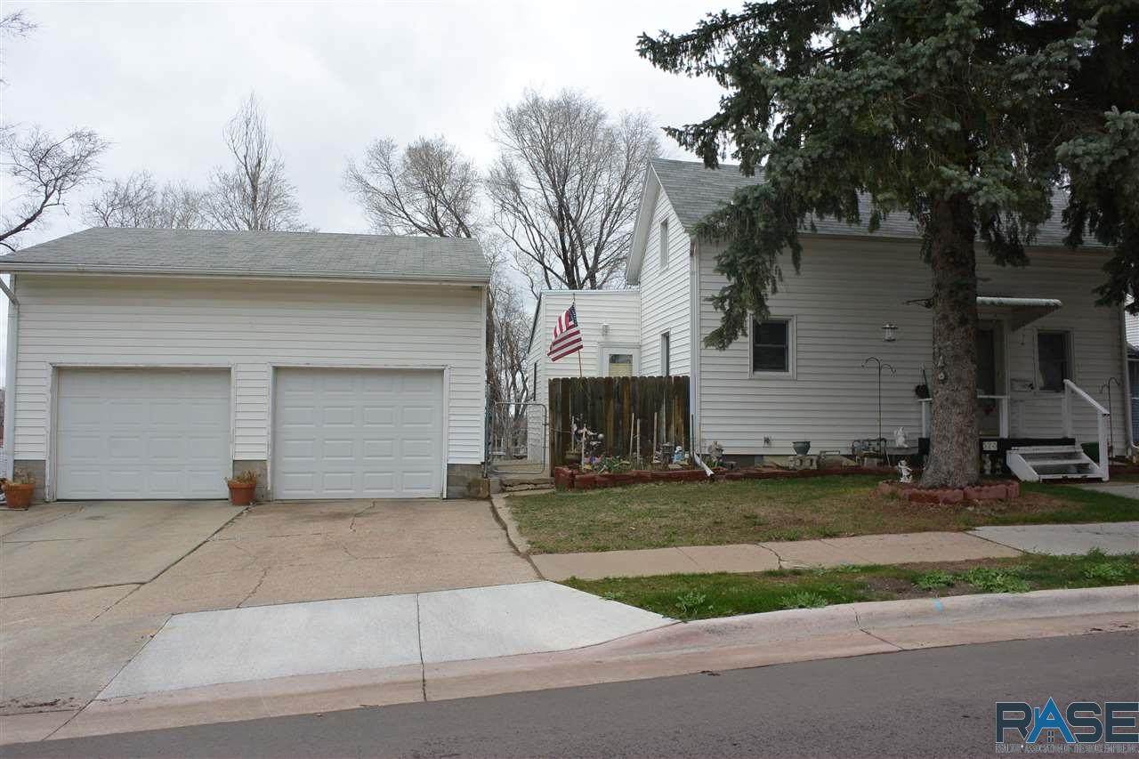 520 Bailey St - Photo 1