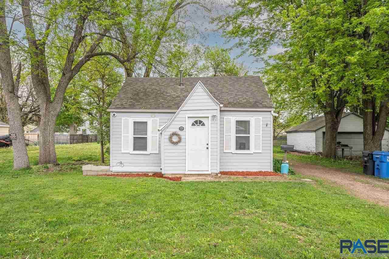 220 Lincoln Ave - Photo 1