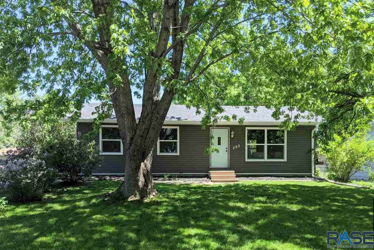 202 Oak St - Photo 1