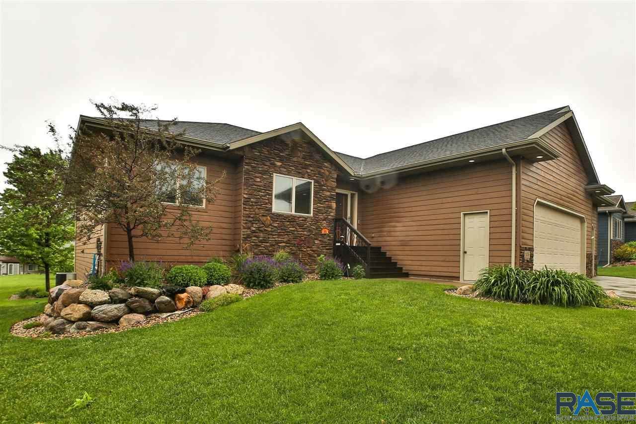 105 Country Club Ave - Photo 1