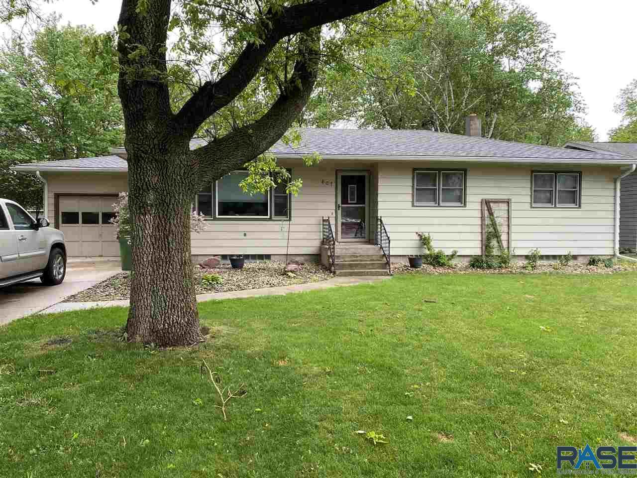 807 4 Ave - Photo 1