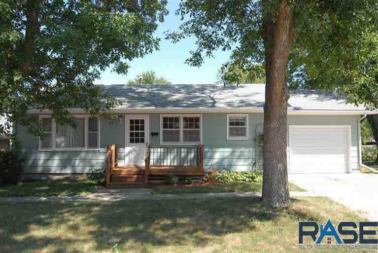 202 Maple St - Photo 1