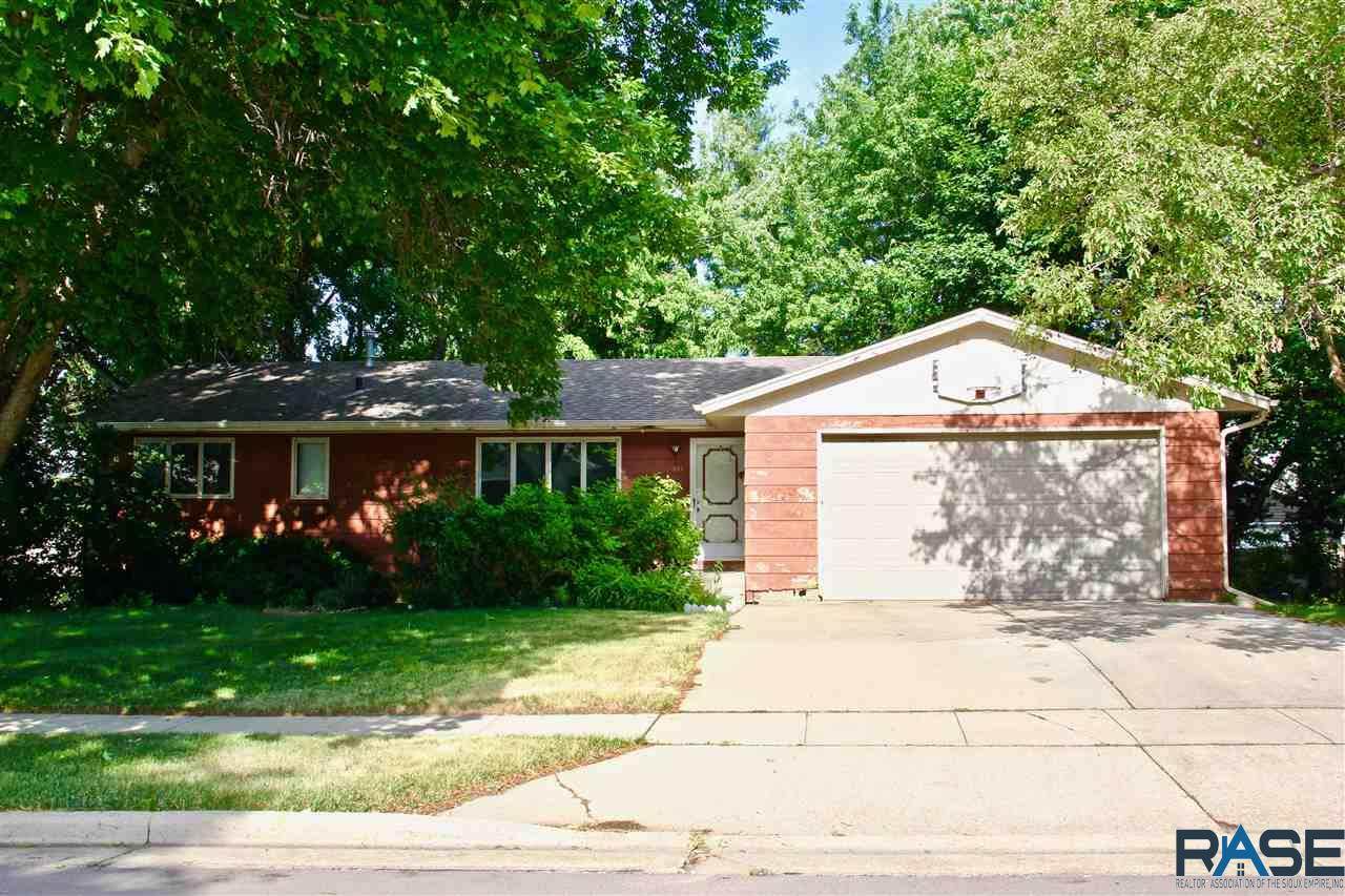 1204 Clover Ave - Photo 1