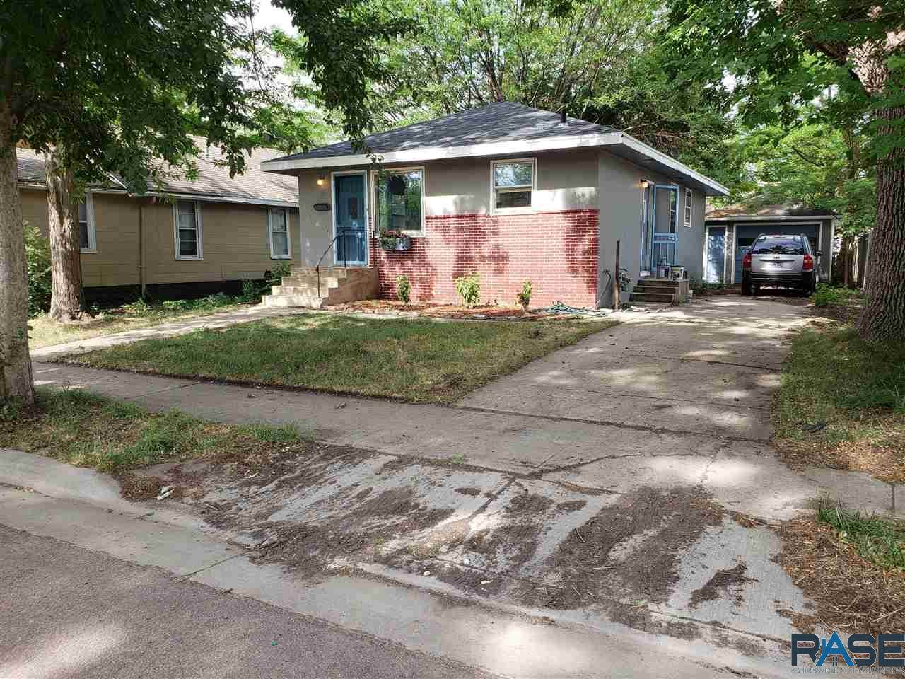133 Lincoln Ave - Photo 1