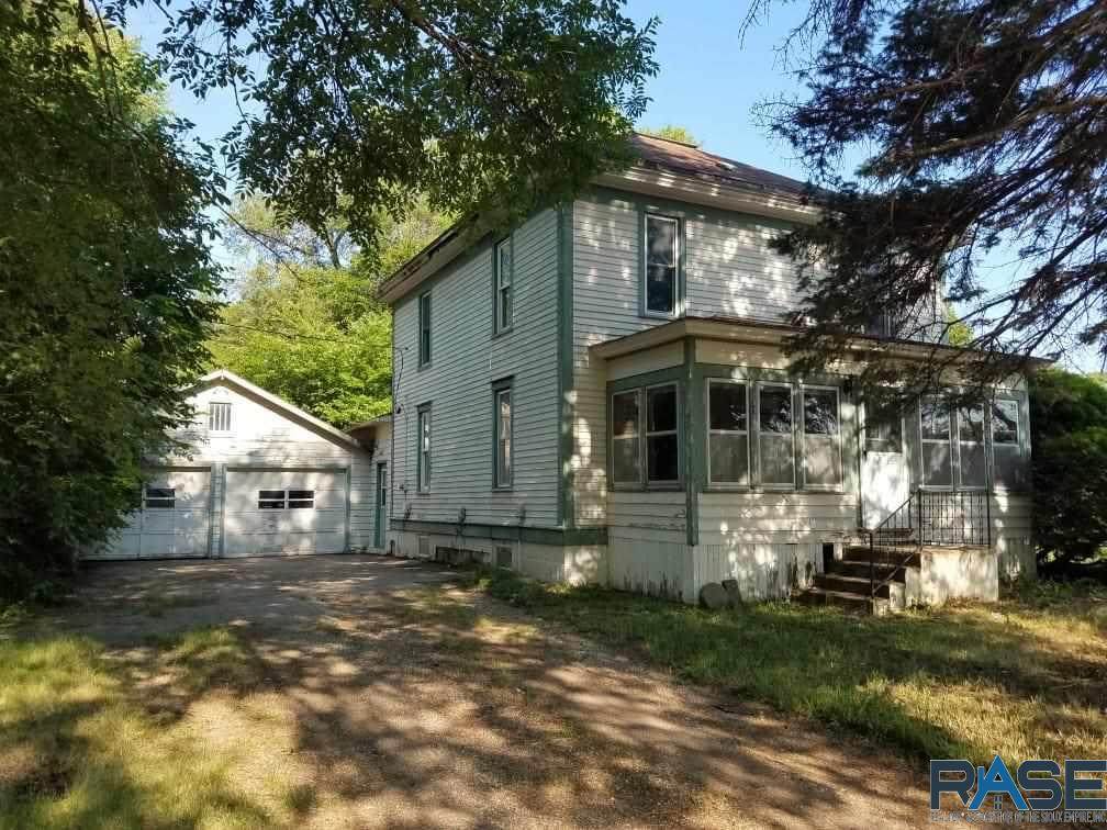 821 2nd St - Photo 1