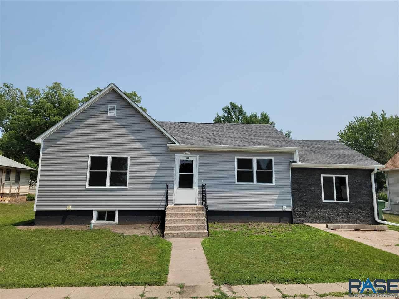 708 Poplar St - Photo 1