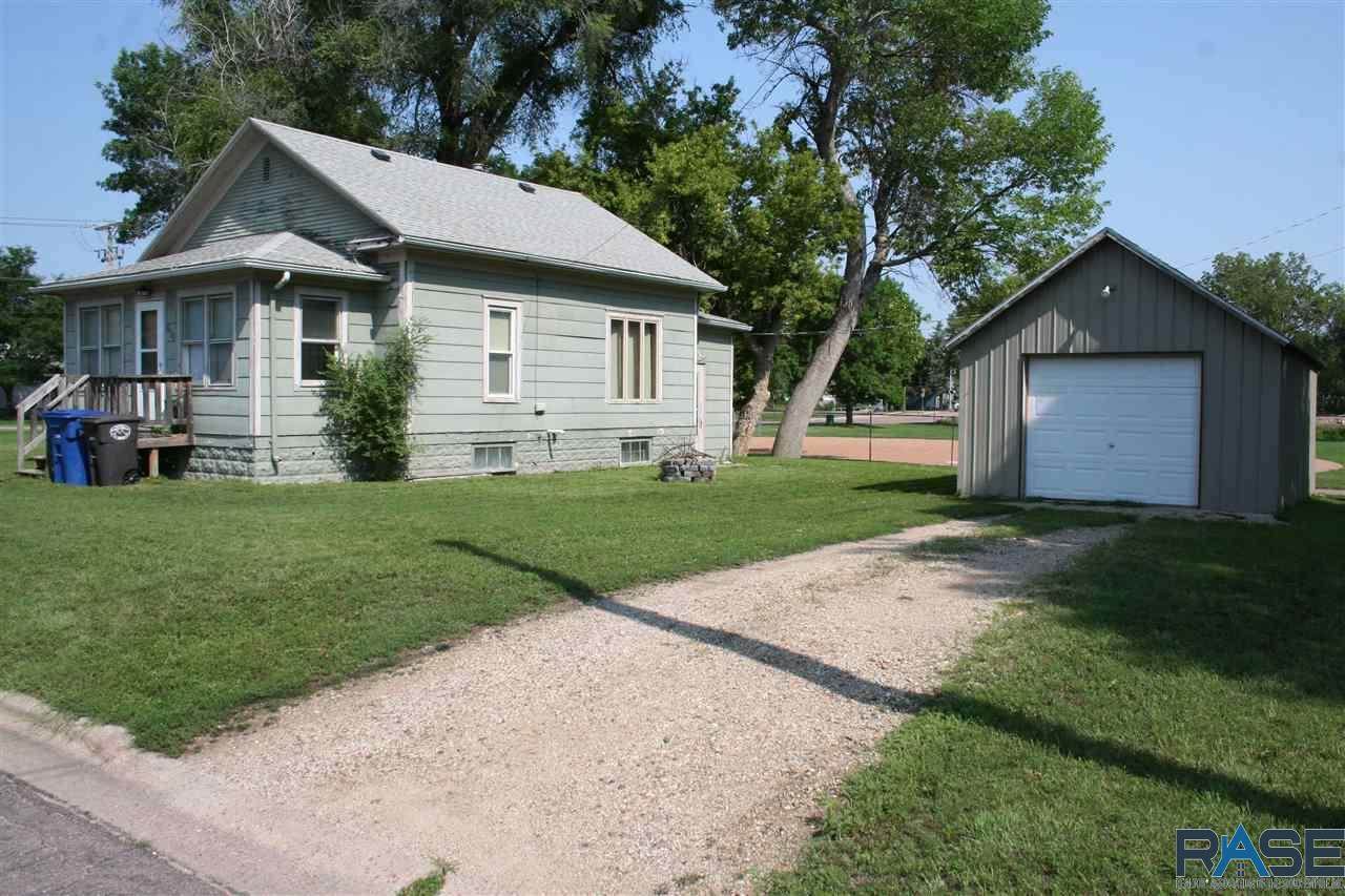 616 Ash Ave - Photo 1