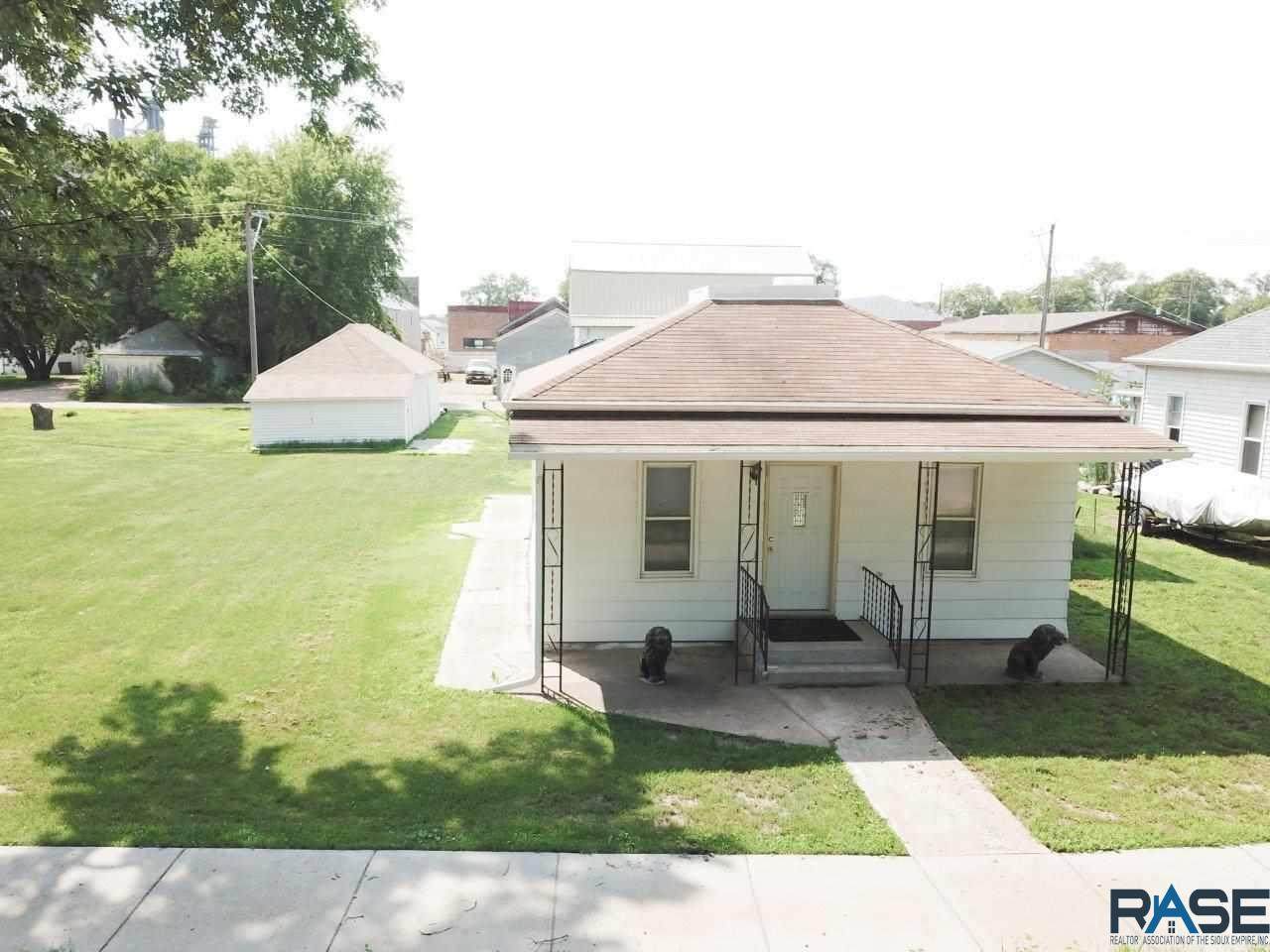 131 4th St - Photo 1