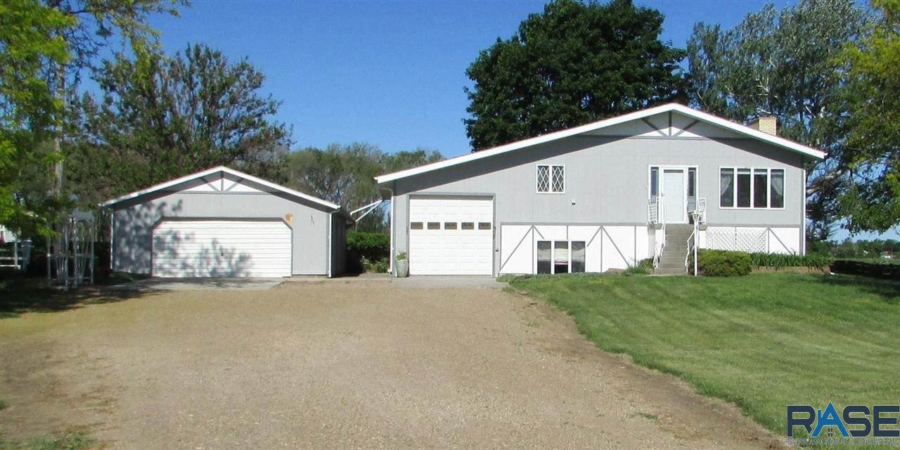 907 Main St - Photo 1