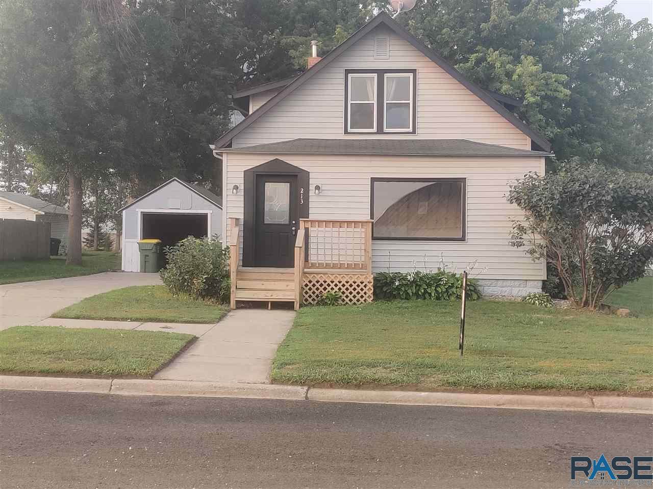213 3rd St - Photo 1