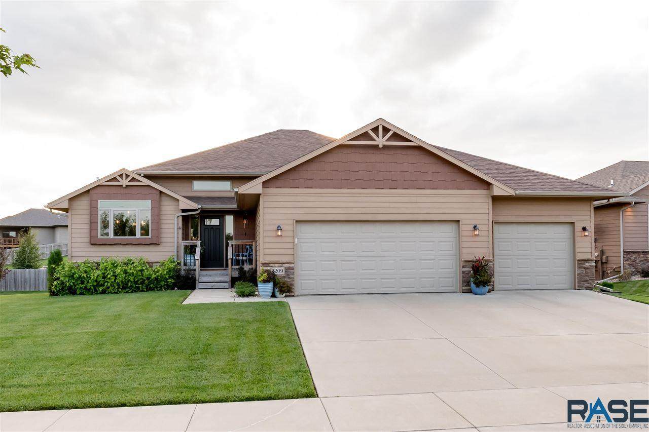 2209 Canyon Ave - Photo 1
