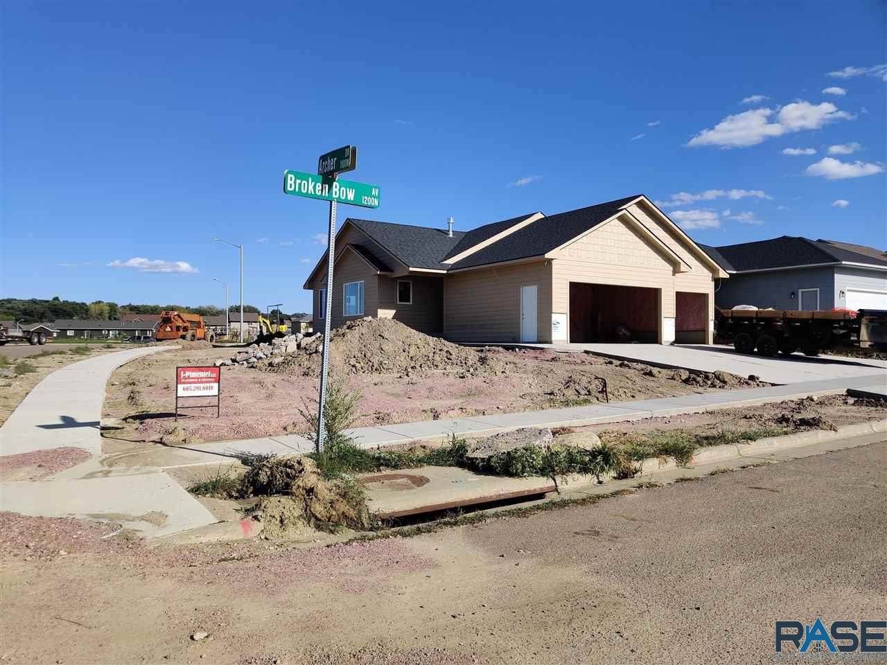 1212 Broken Bow Ave - Photo 1