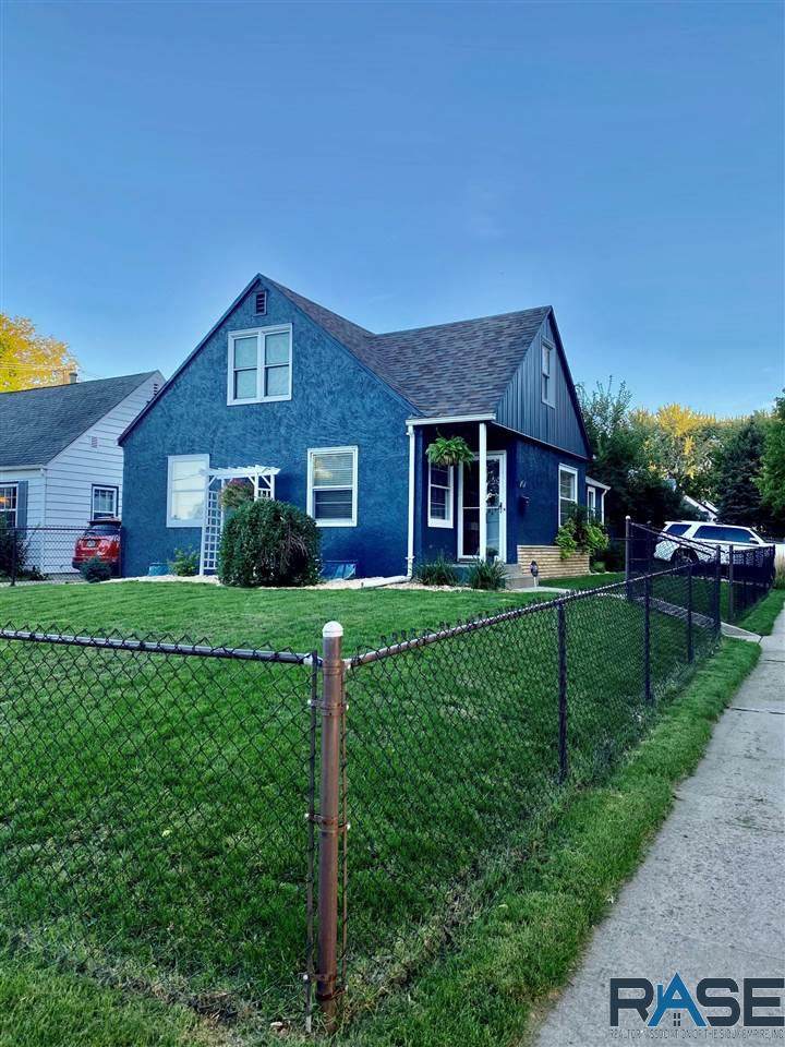707 26th St - Photo 1
