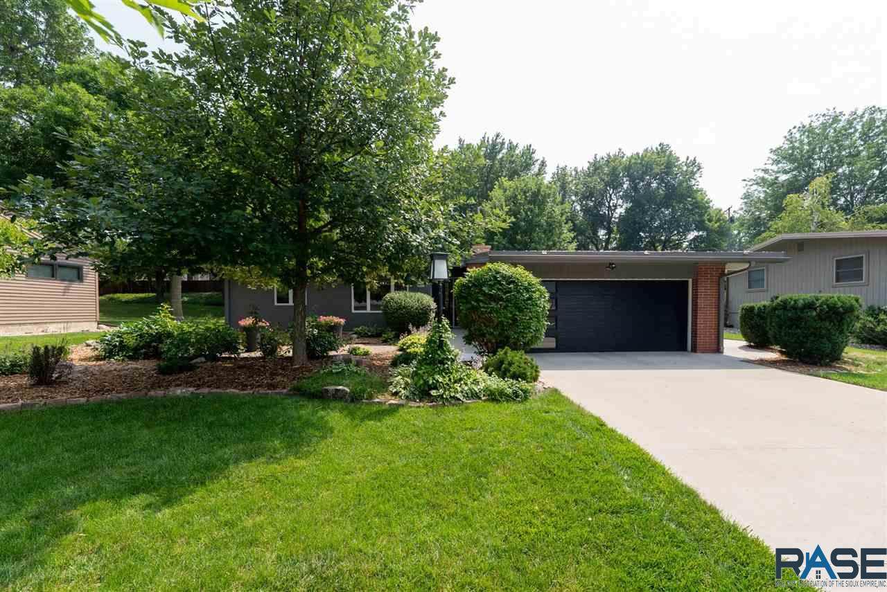 2913 Oak St - Photo 1