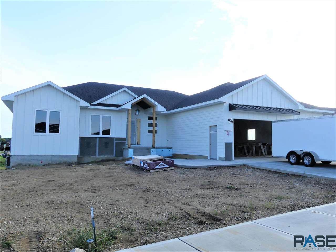 610 Sherwood Cir - Photo 1