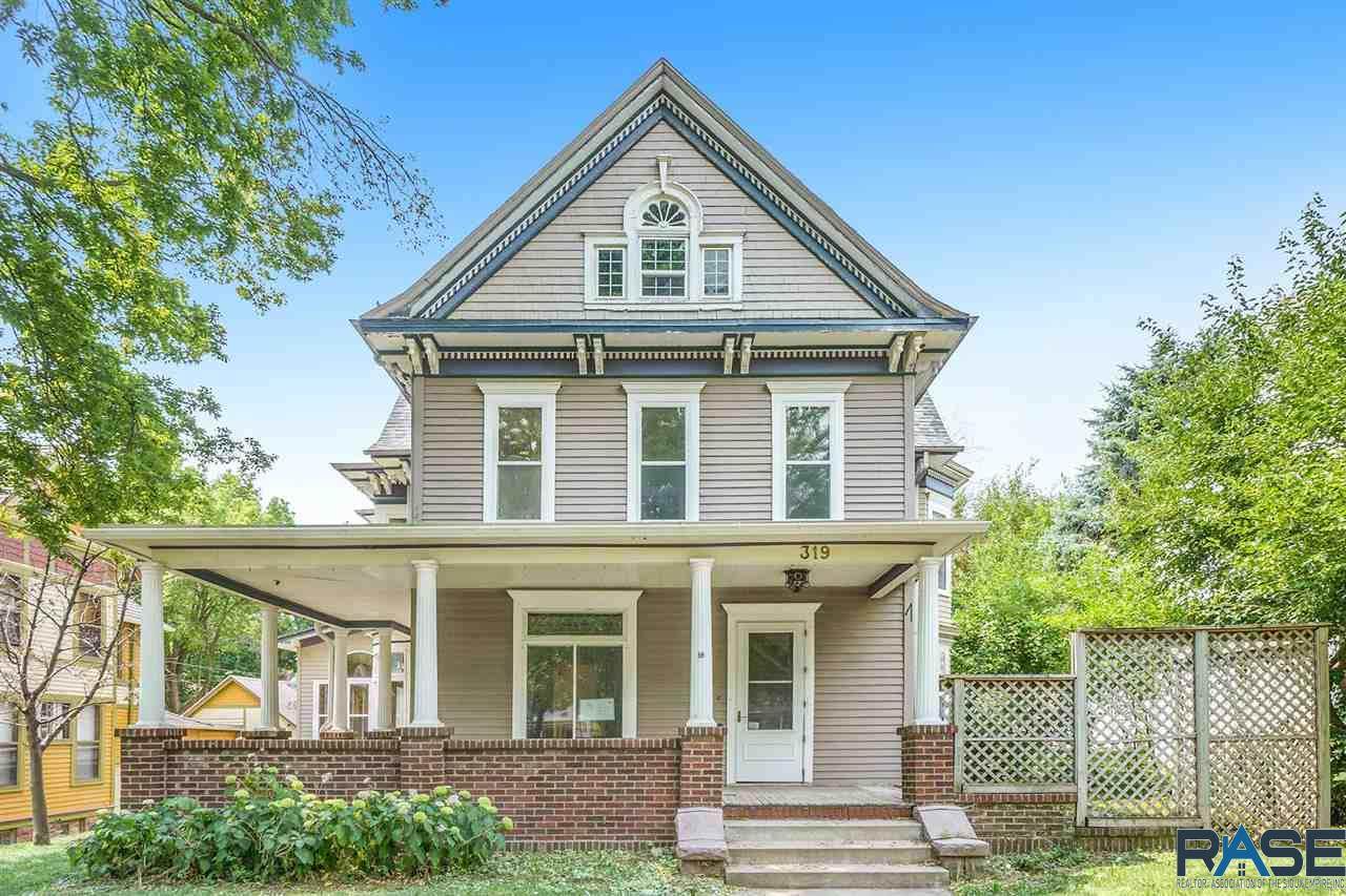 319 Duluth Ave - Photo 1