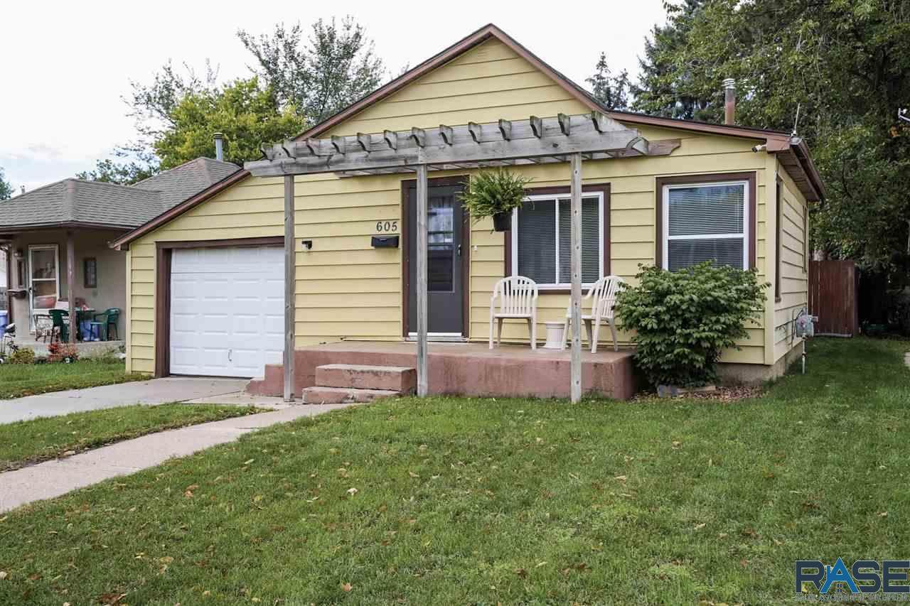 605 Willow Ave - Photo 1