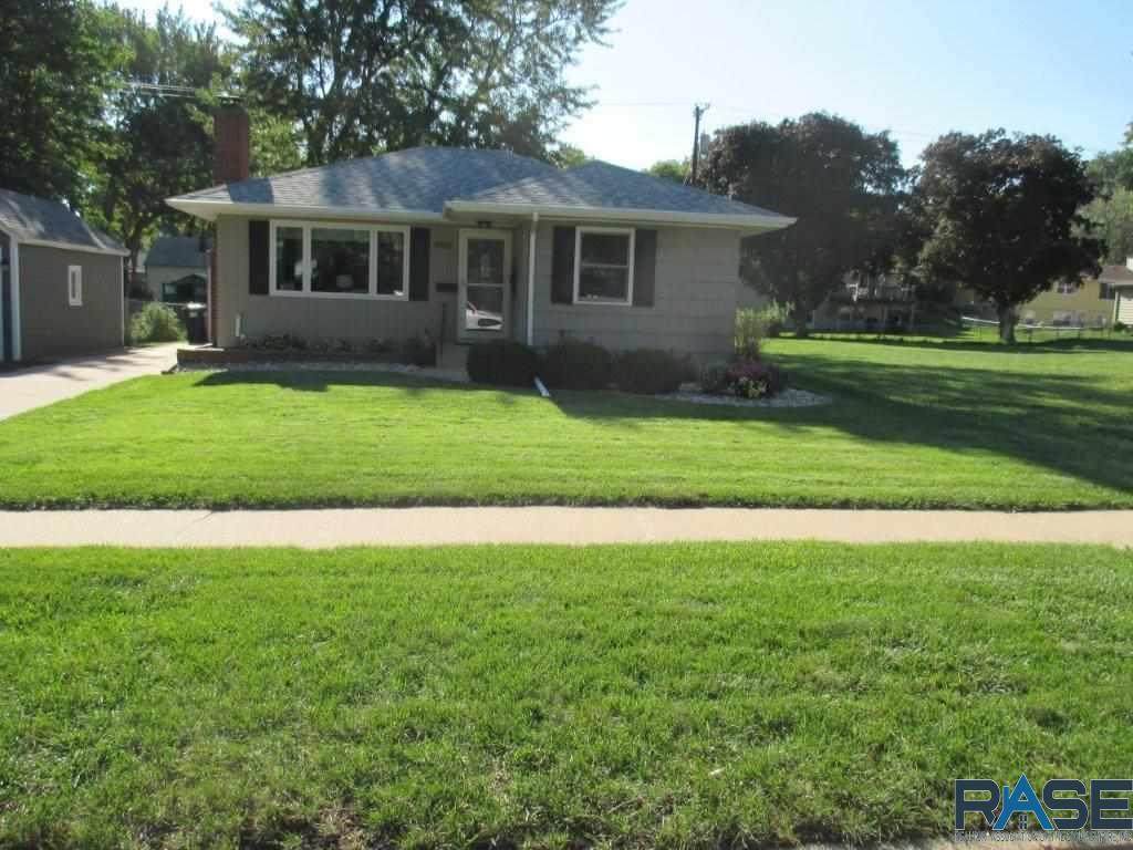 2721 Duluth Ave - Photo 1