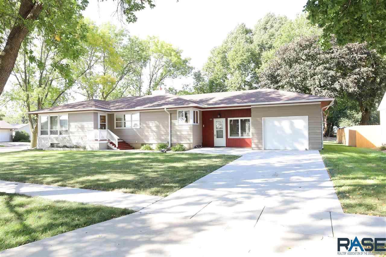 829 Walnut St - Photo 1