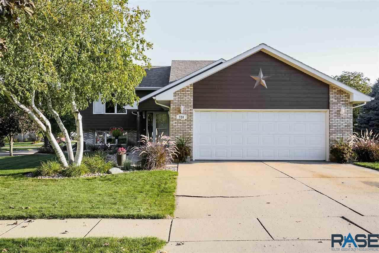 728 Sandberg Dr - Photo 1