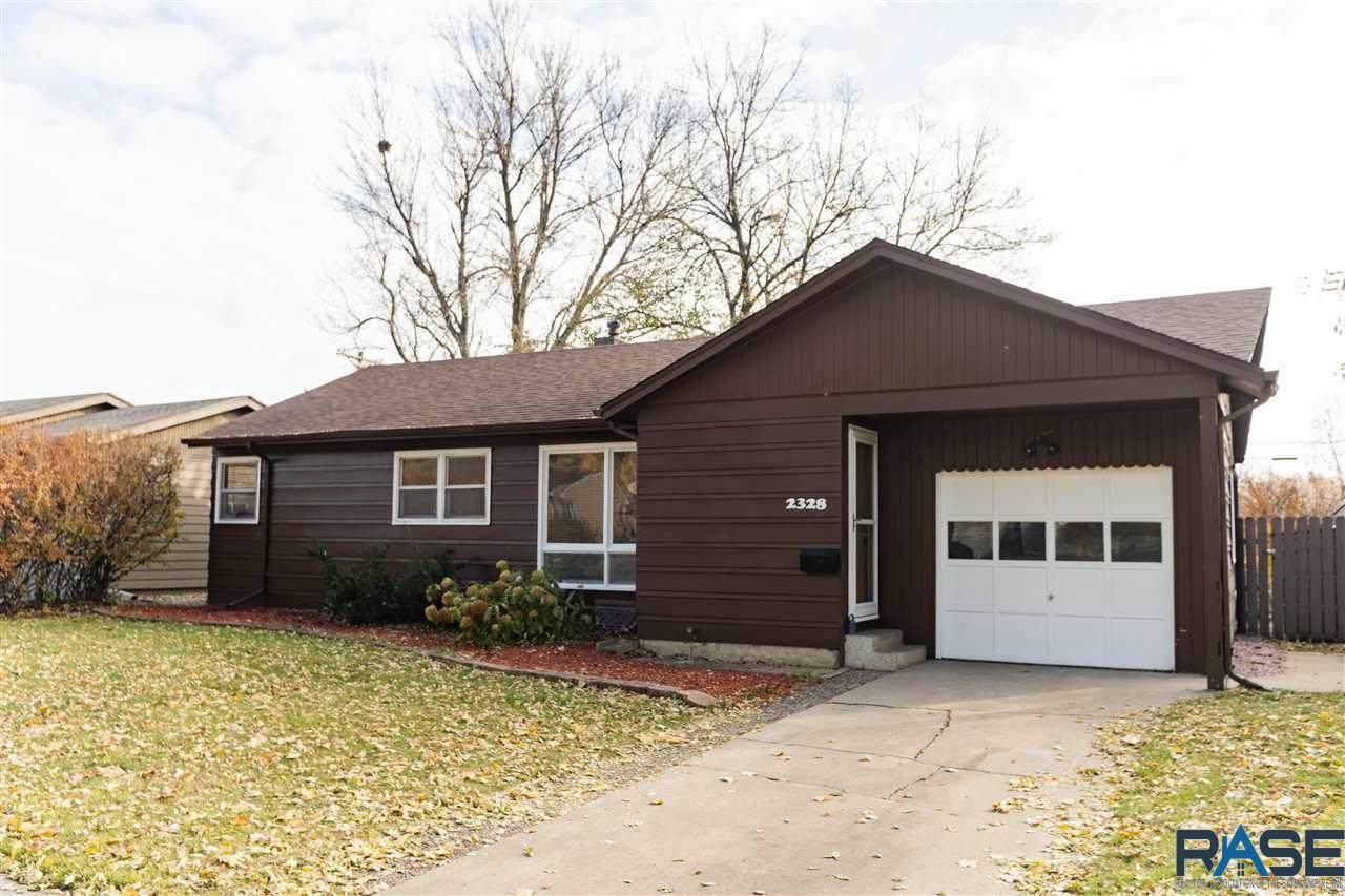 2328 Crestwood Rd - Photo 1