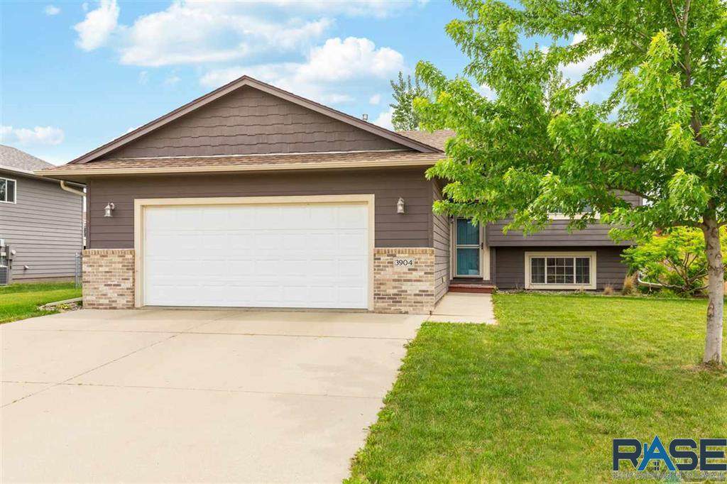 3904 Linedrive Ave - Photo 1