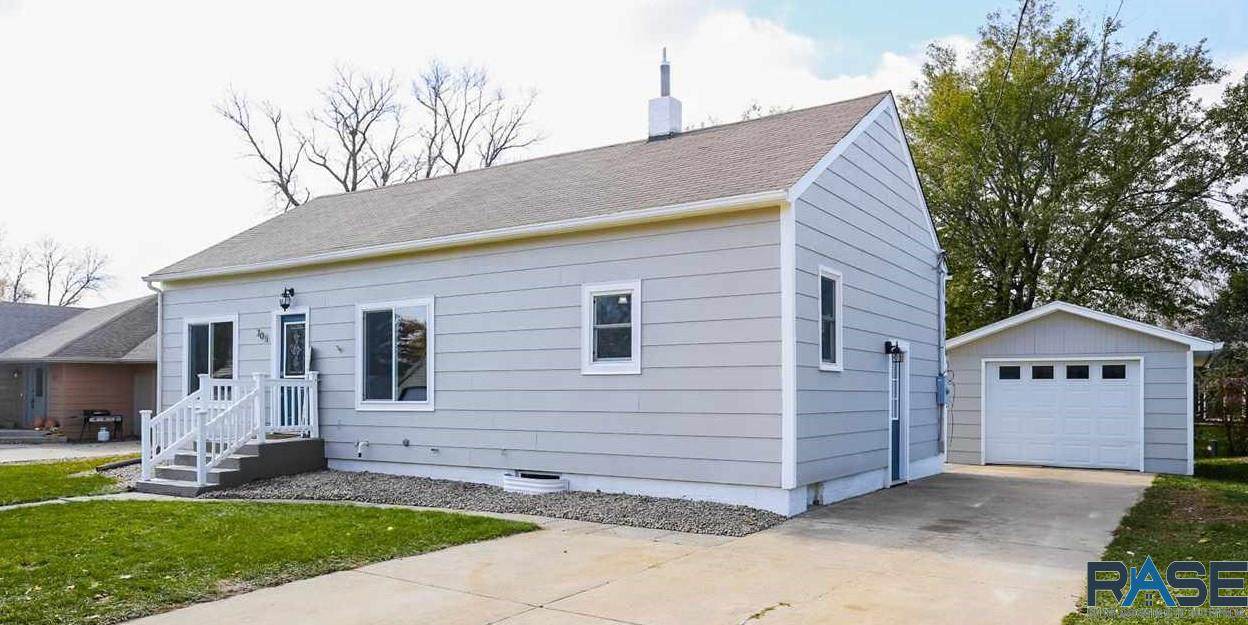 305 Elm St - Photo 1