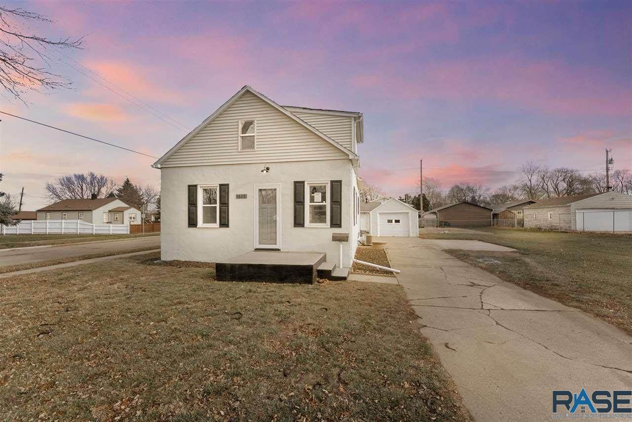 1628 Lewis Ave - Photo 1