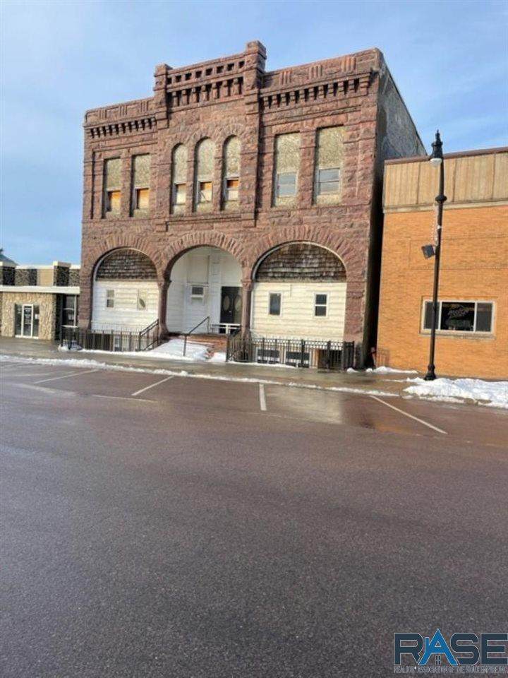 919 Broadway St - Photo 1