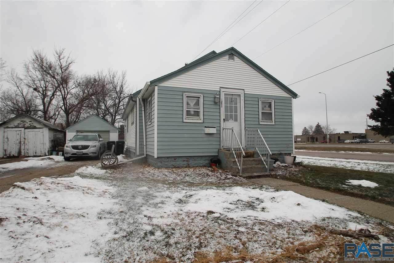 1325 Spring Ave - Photo 1