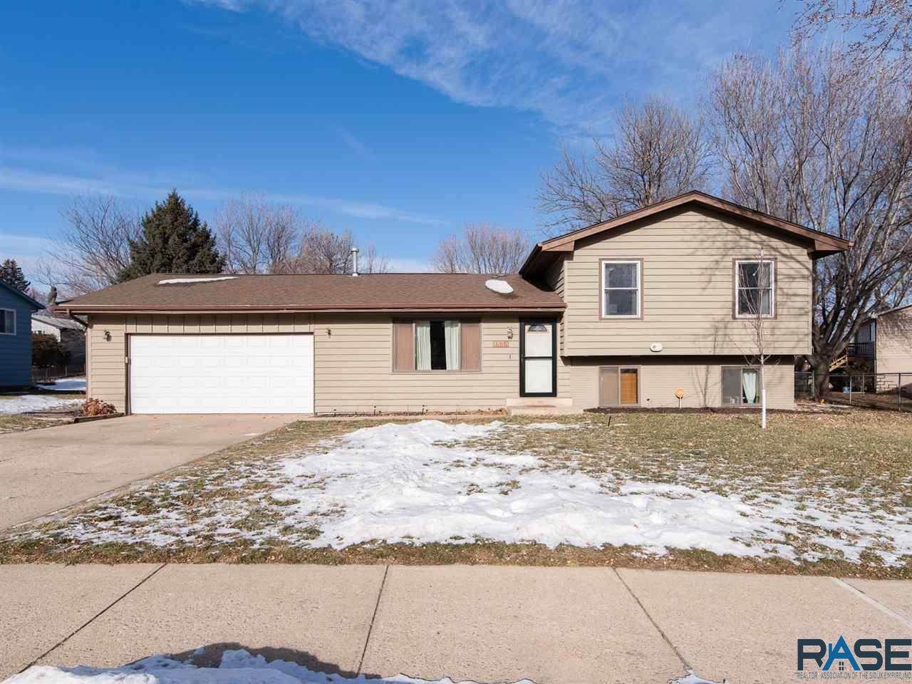 4904 Victoria Dr - Photo 1