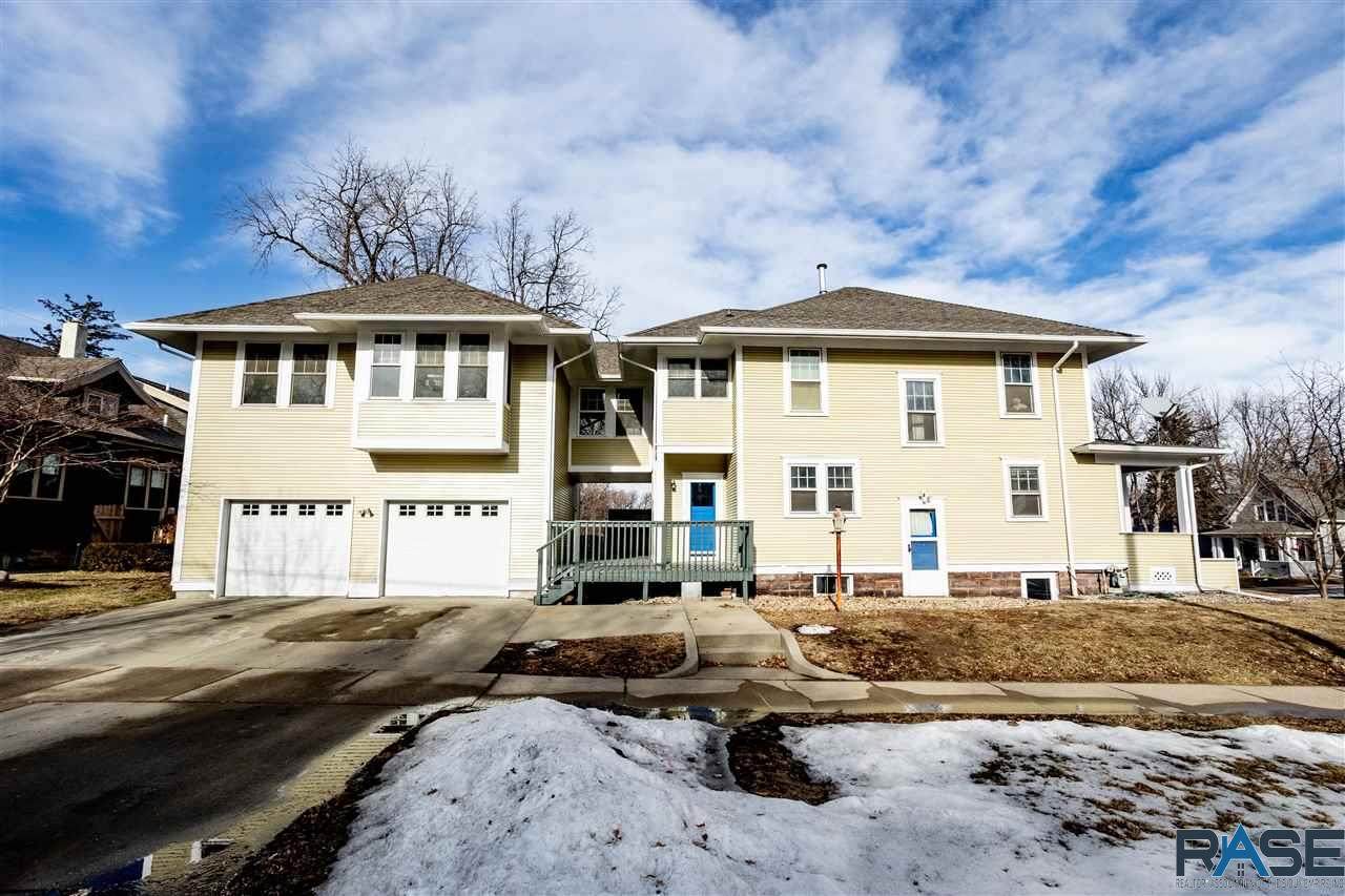 1019 3rd Ave - Photo 1