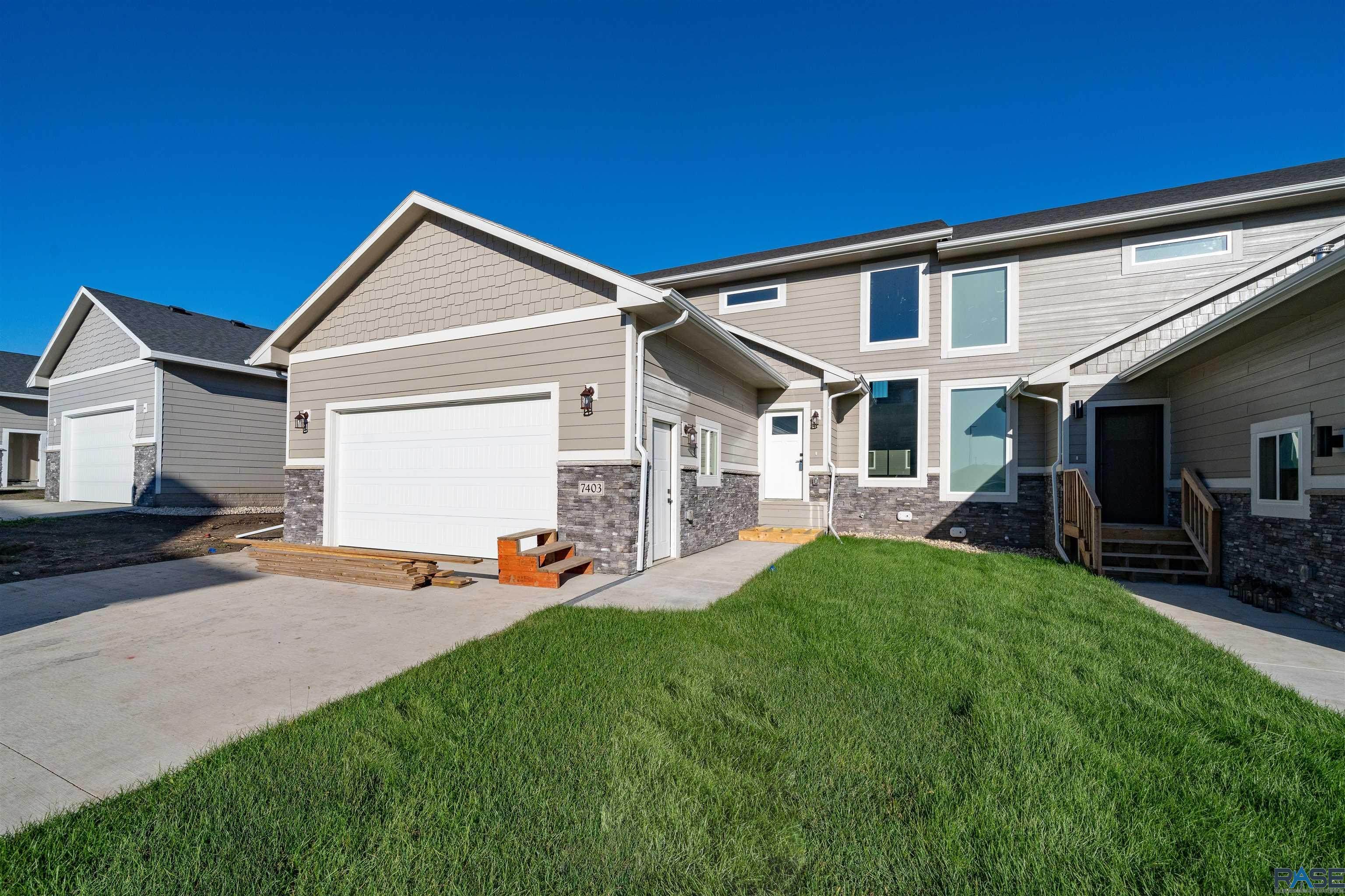 7403 Tivoli Pl - Photo 1