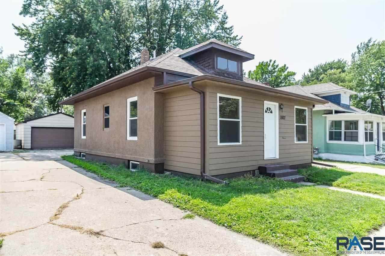 1807 10th St - Photo 1