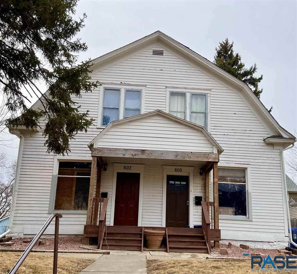 605 & 607 S Duluth Ave - Photo 1